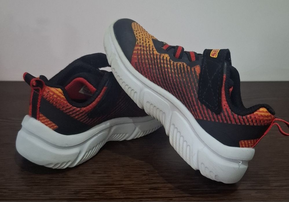 Vand adidasi skechers copii marimea 24