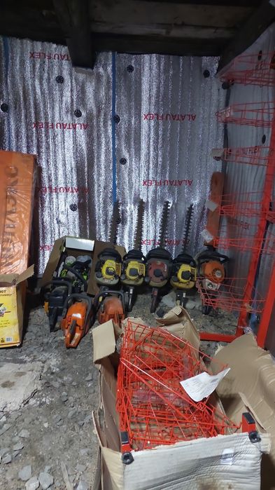 Триммер электрический и бензиновый есть