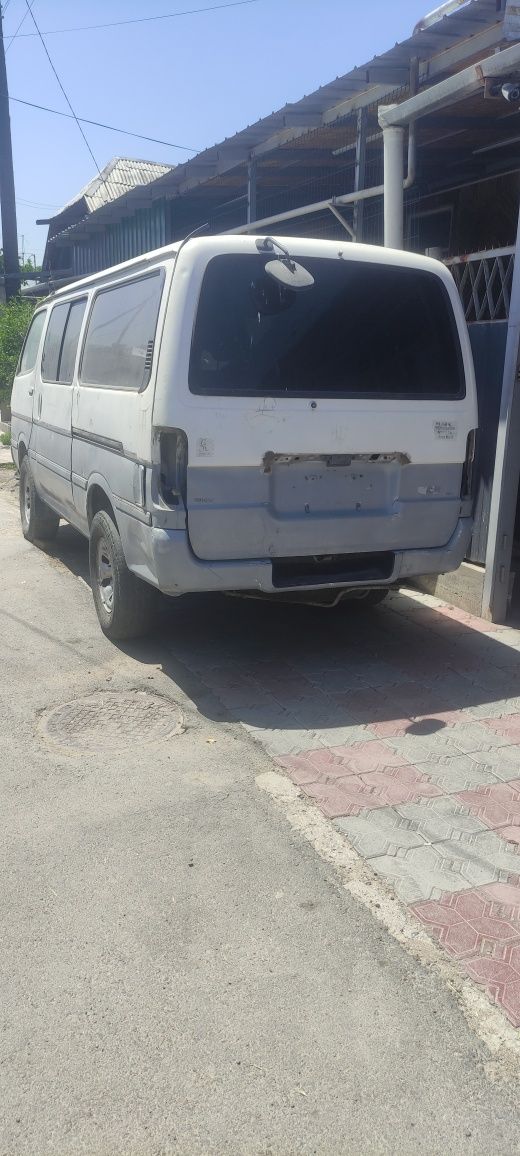 Продам запчасти на Toyota Hiase