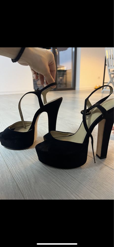 Vând sandale cu platforma Zara nr.38