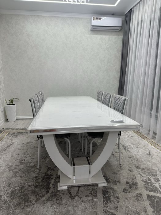 Стол и 12 стульев
