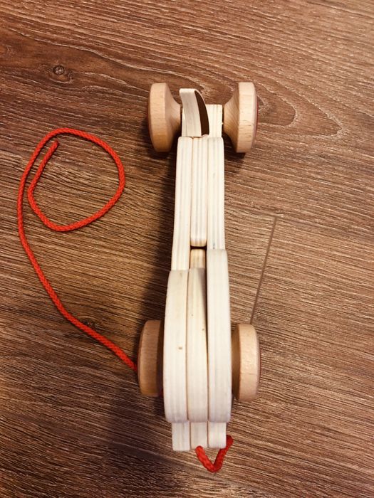 Дървена играчка кученце