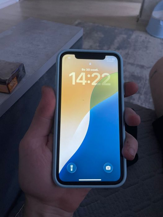 Продам айфон 11