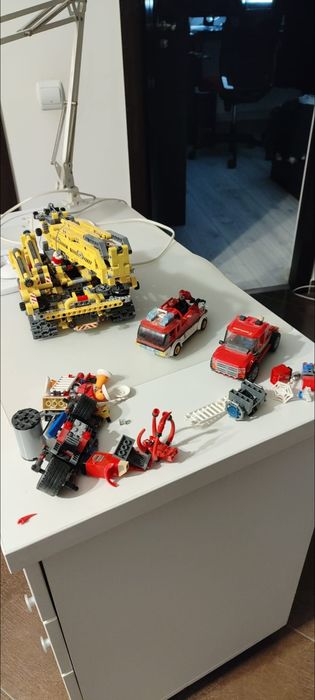 LEGO TEHNIC MACARA +cadou 2 mașinuțe lego și câteva piese