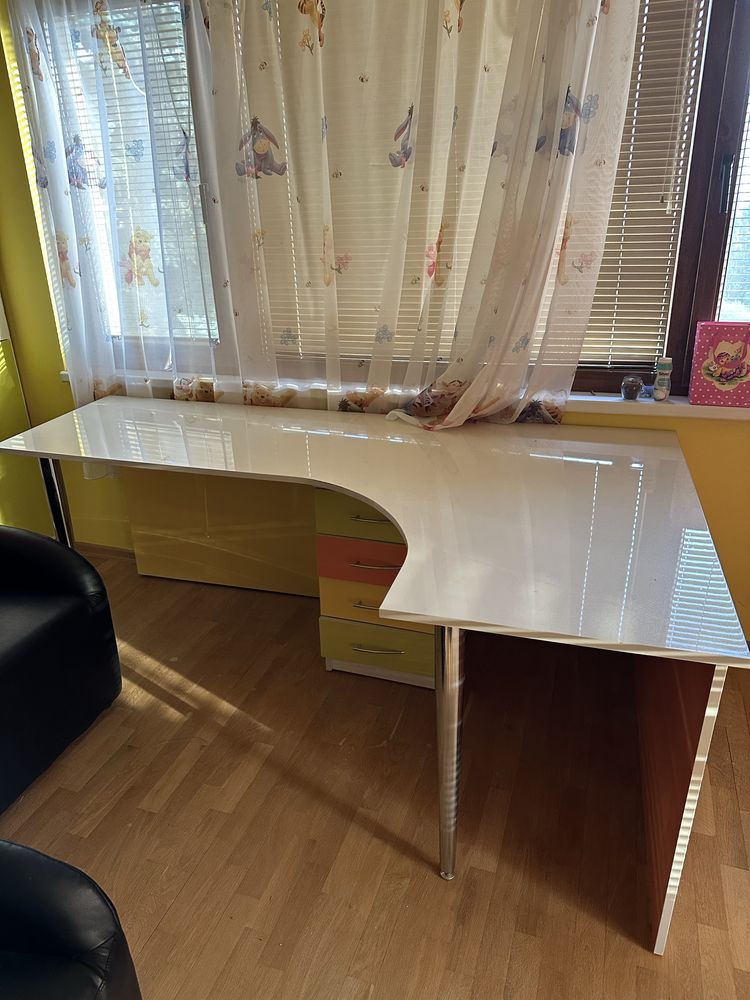 Продавам обзавеждане за детска стая
