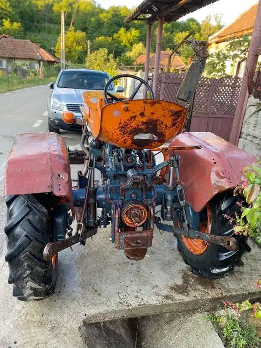 Tractor Fiat 300