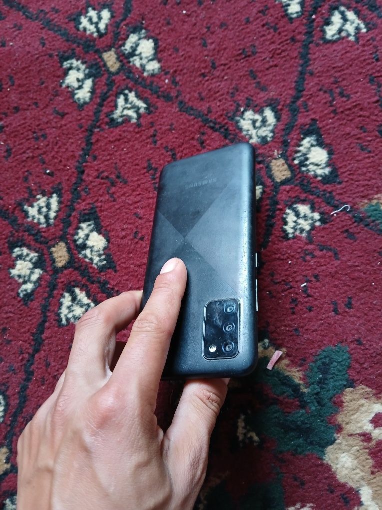 SAmsung telefon yaxshi sastayanasi radnoy