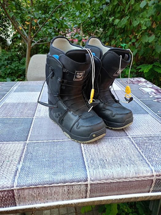 Сноуборд обувки Burton и Salomon