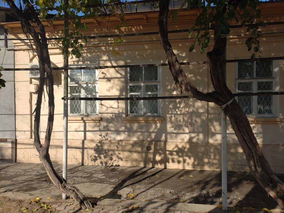 Уй-жой, ховли сотилади