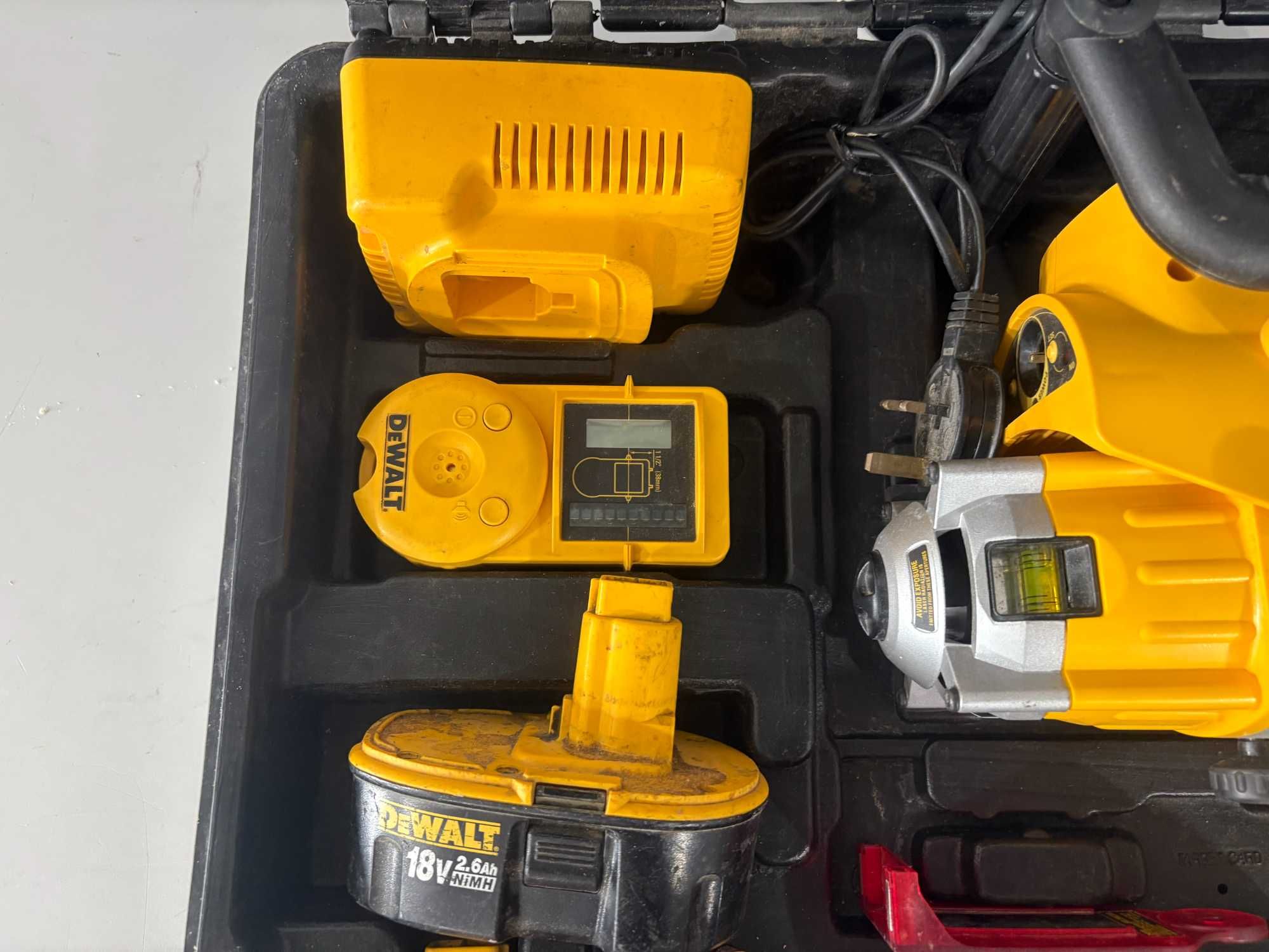 Лазерен нивелир - Dewalt DW073 18V
