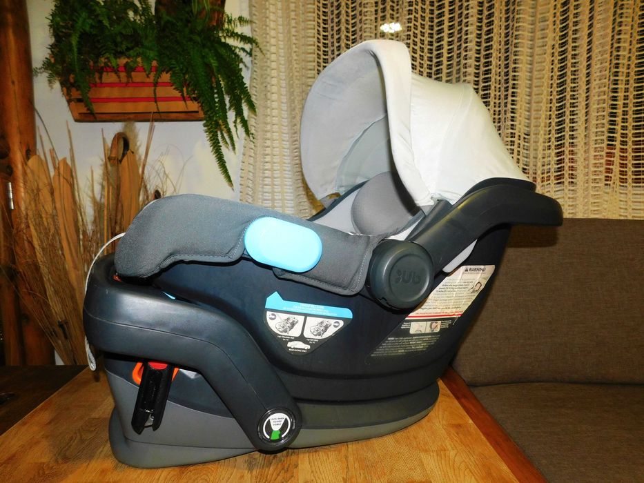 Pachet UPPABABY MESA scoica (0-13 kg) + bază Isofix