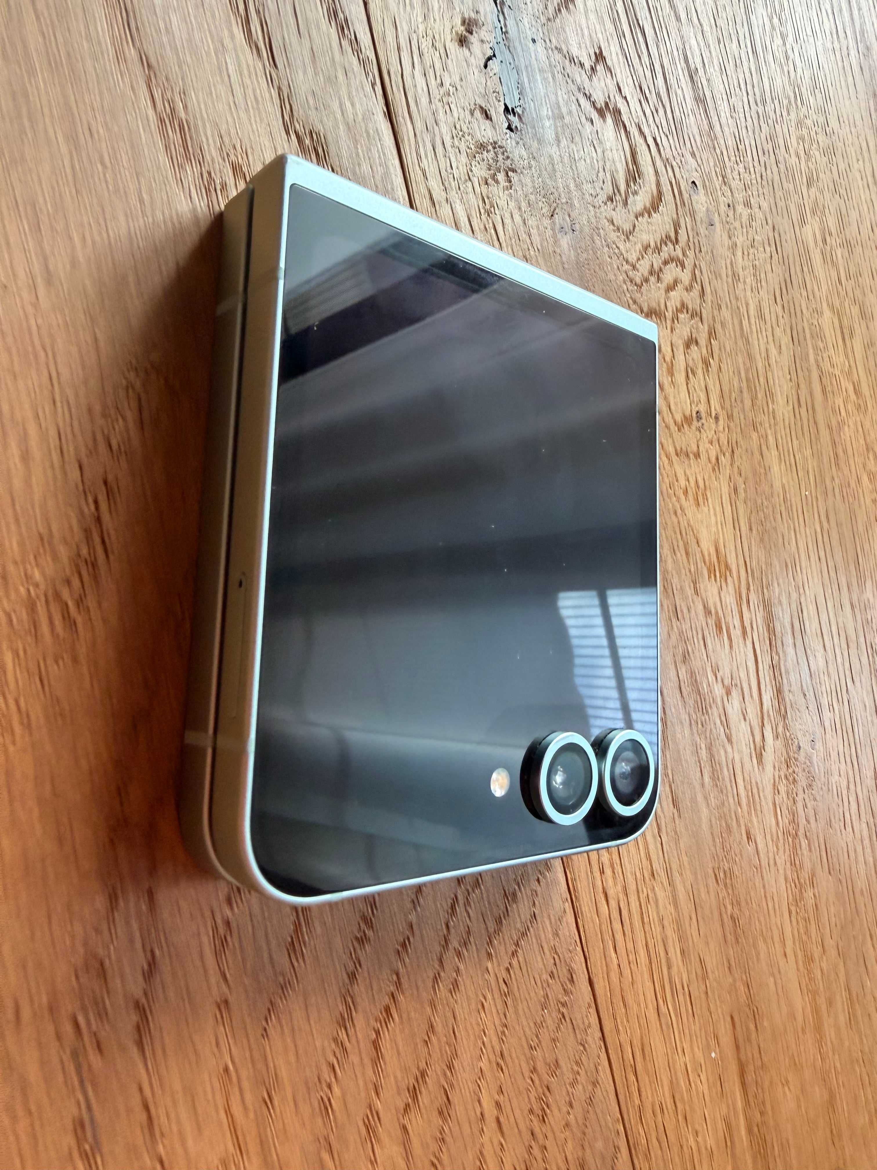 Samsung Z flip 6 / 256 GB MINT