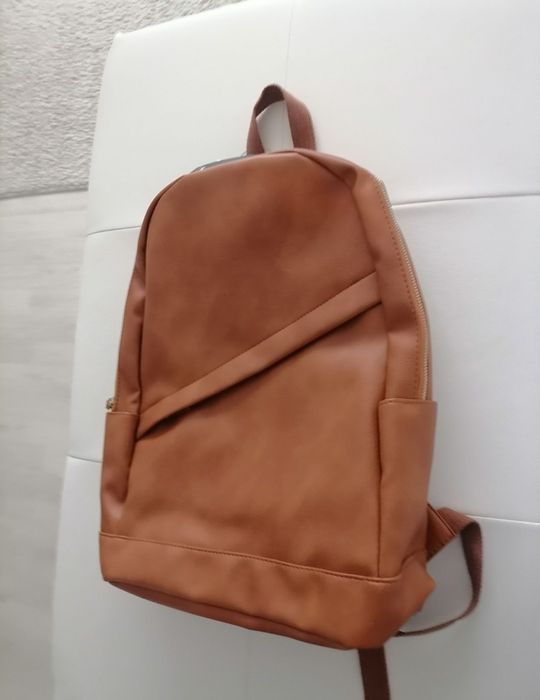 Vând rucsac backpack sport fashion,nou nouț, produs de calitate.