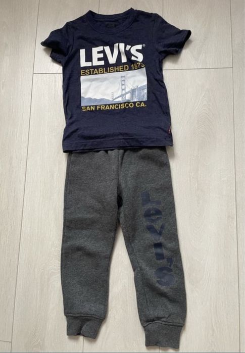 Tricou + pantaloni Levi’s 4 ani