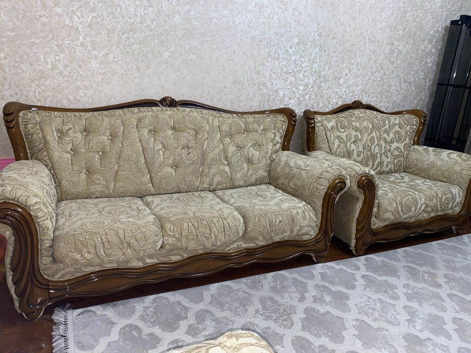 Срочно Продаю комплект мягкой мебели