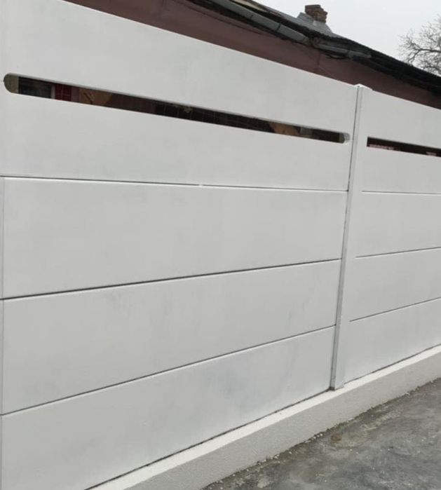 Gard decorativ din beton armat pentru gradina