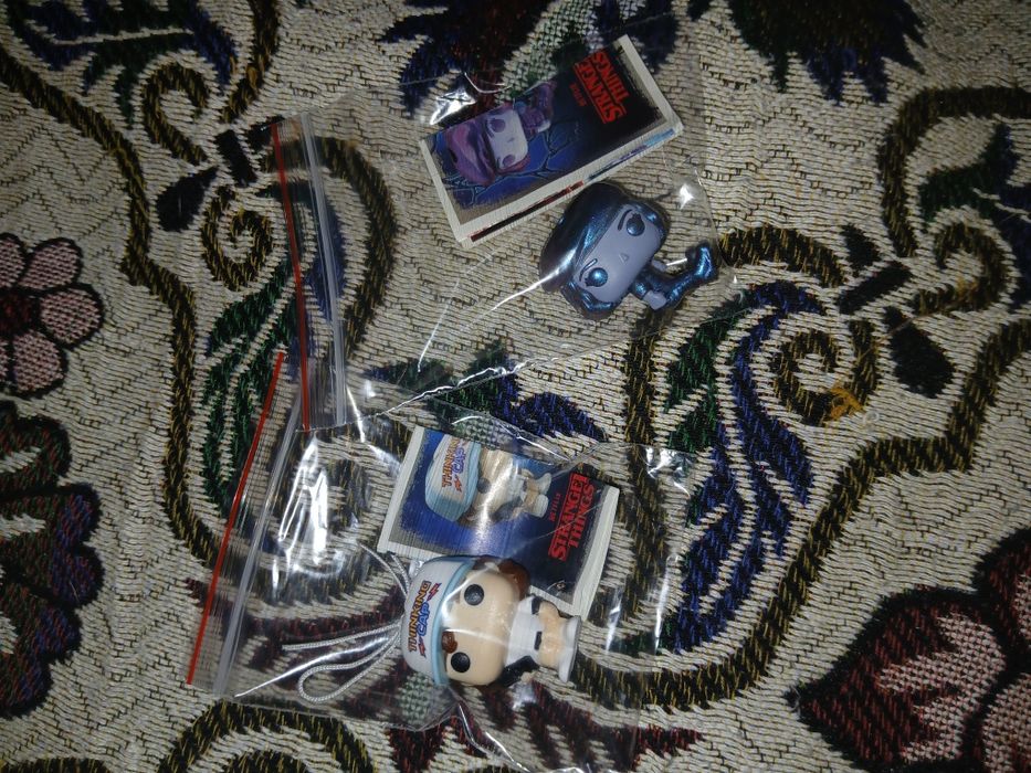 фигурки осд киндер продам или обменяю дастина и робин 500 тг