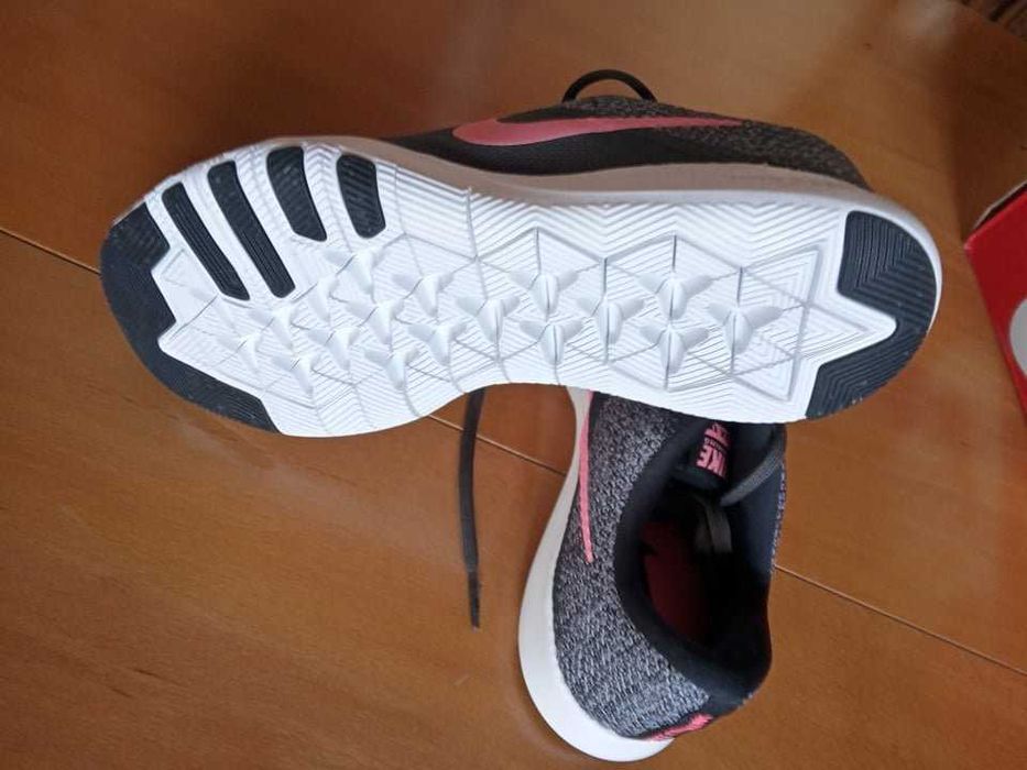 NIKE Flex Trainer - Сив