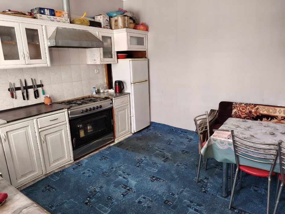 Hovli srochno sotiladi