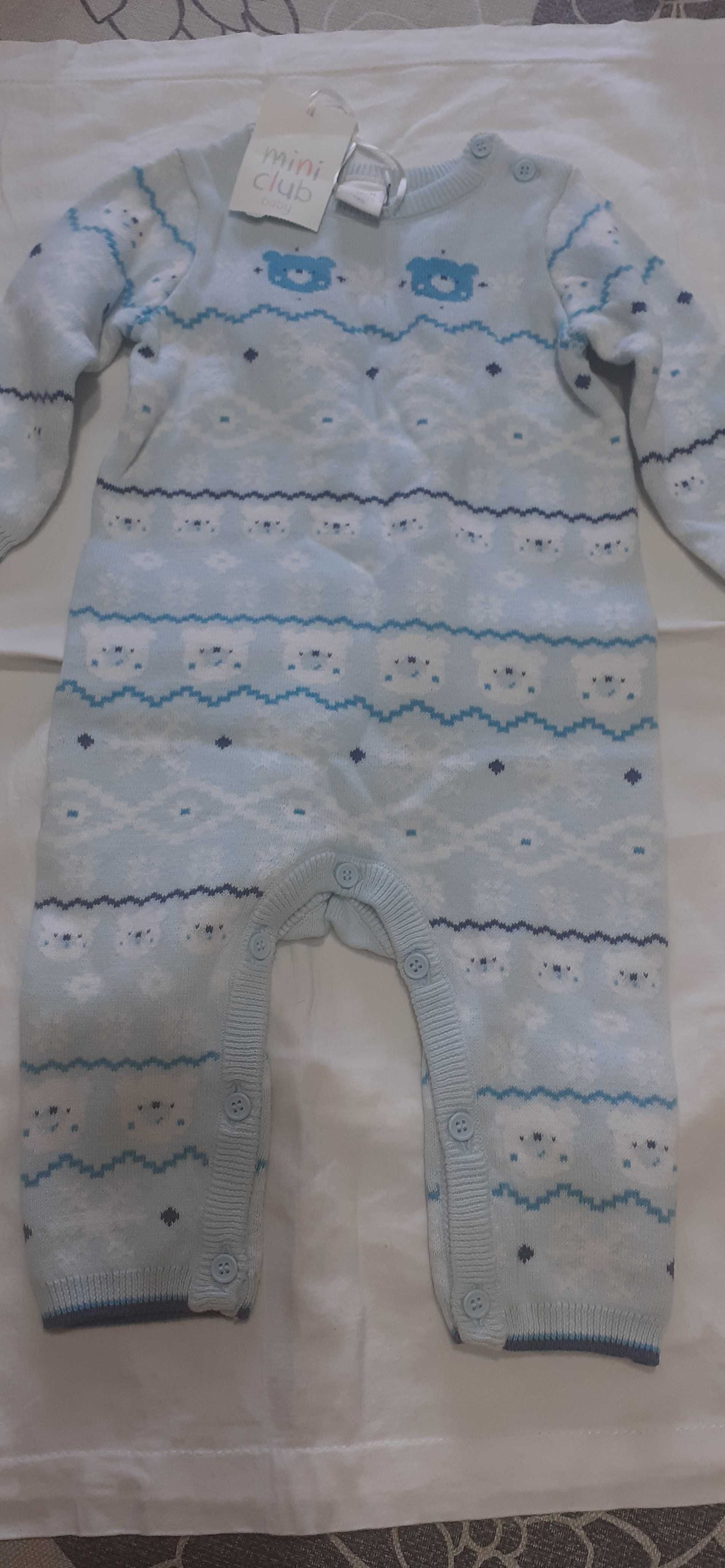 Vand salopeta tricotata pentru bebe 3/6 luni,moale si foarte practica