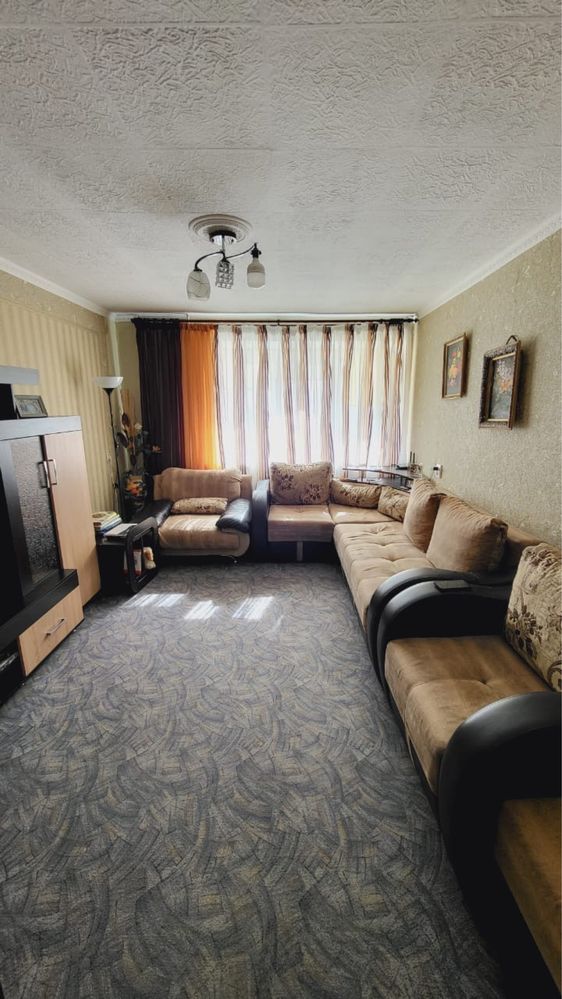 Продам 2 х комнатную в центре