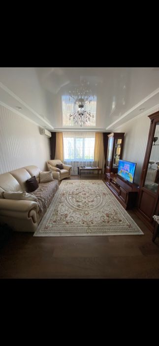 Кожаный диван и кресло