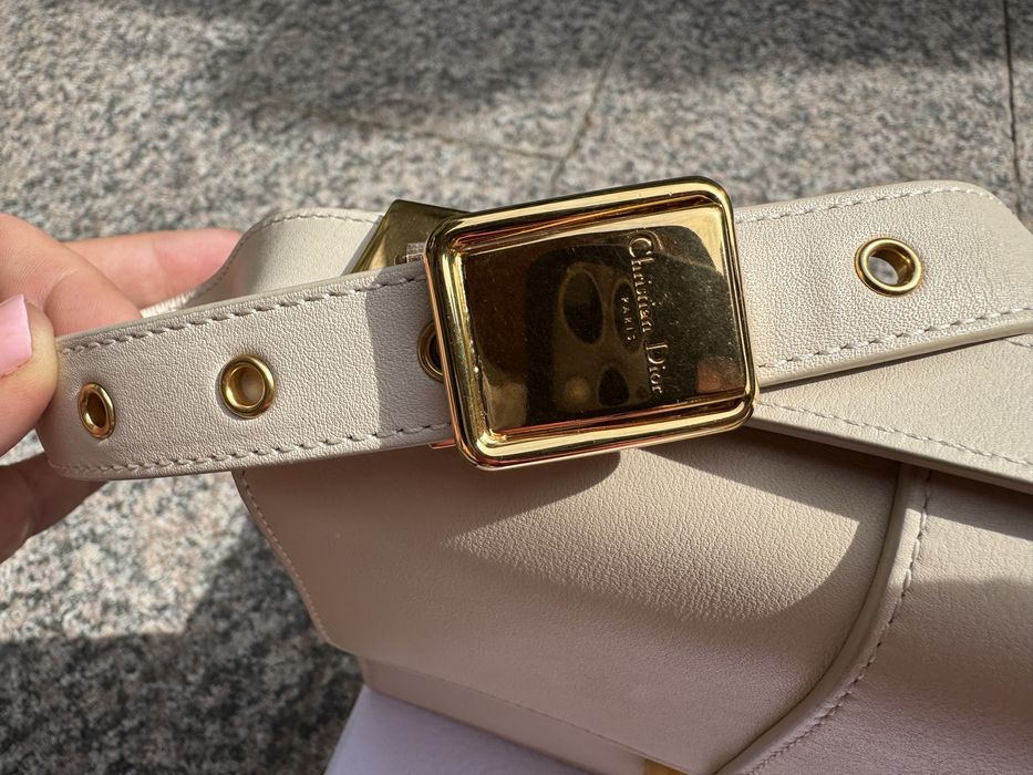 Dior  montaigne dusty ivory