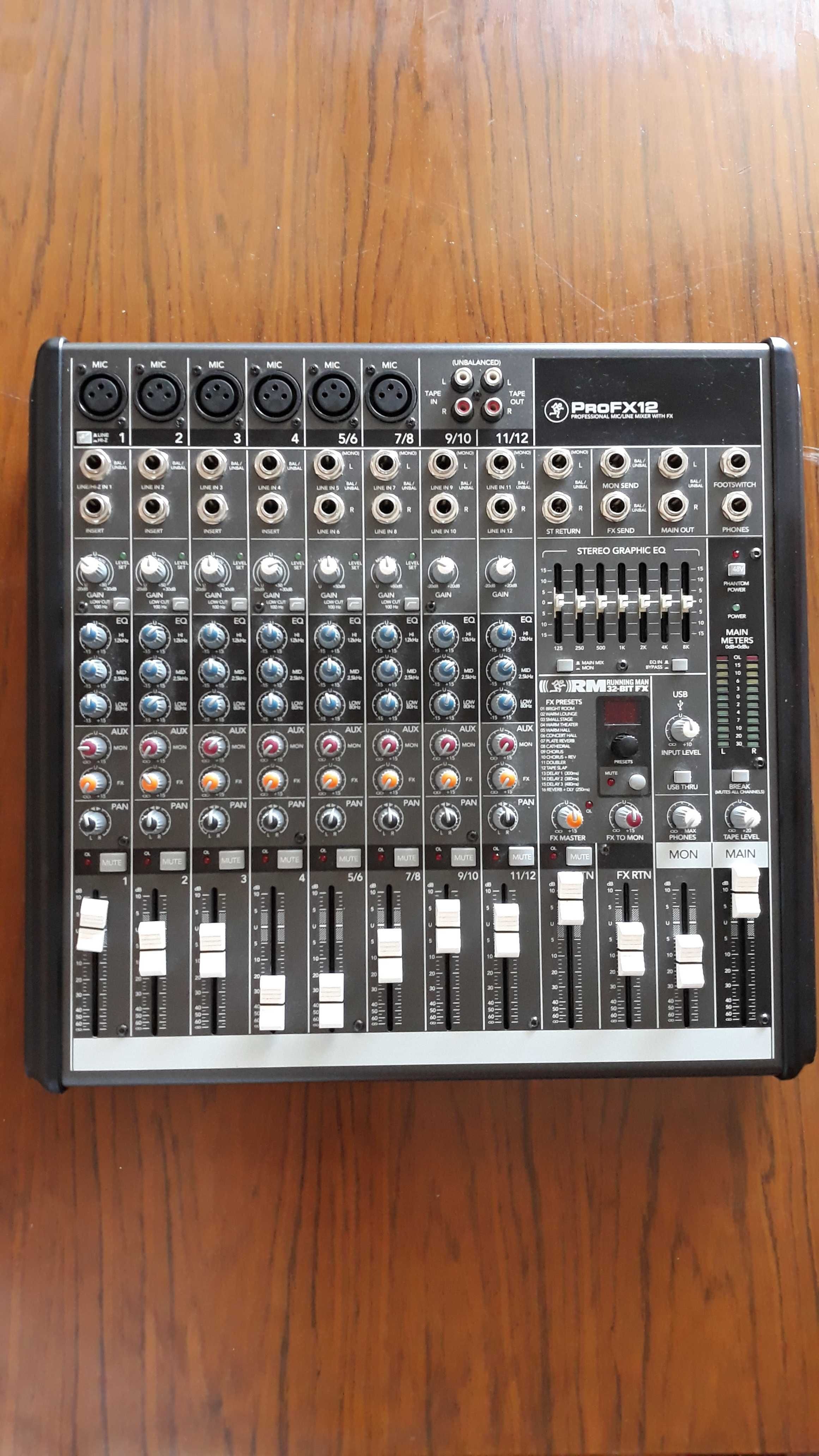 Продавам професионален 12-канален миксер Mackie ProFX12 с USB