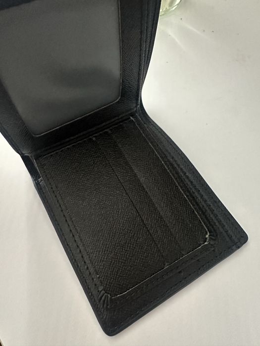 portofel gucci.