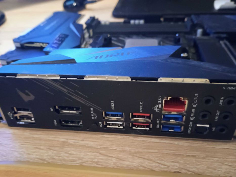 Kit Ryzen 5600X + B550 AORUS ELITE + 32GB 3600MHz Corsair