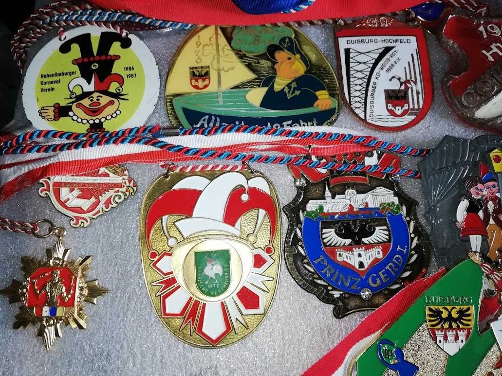 Vand medalii,decoratii pentru colectie sau decorat restaurant,PUB etc.