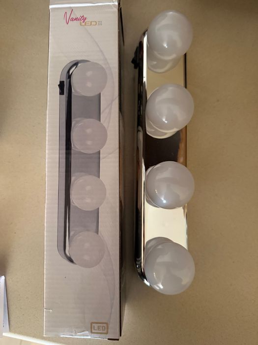 Лампи за грим самозалепващи