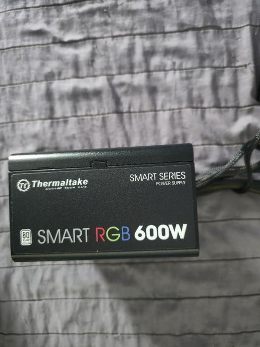 Thermaltake Smart RGB 600W захранване. (Като ново)