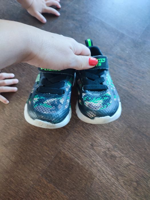 Skechers lumini mărime 23