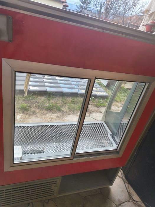 Хладилна витрина в отлично състояние