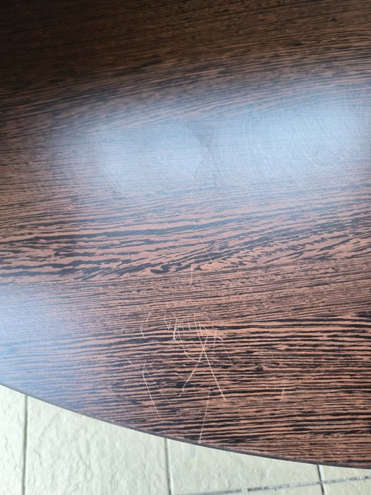 Vând birou și Măsuță de televizor