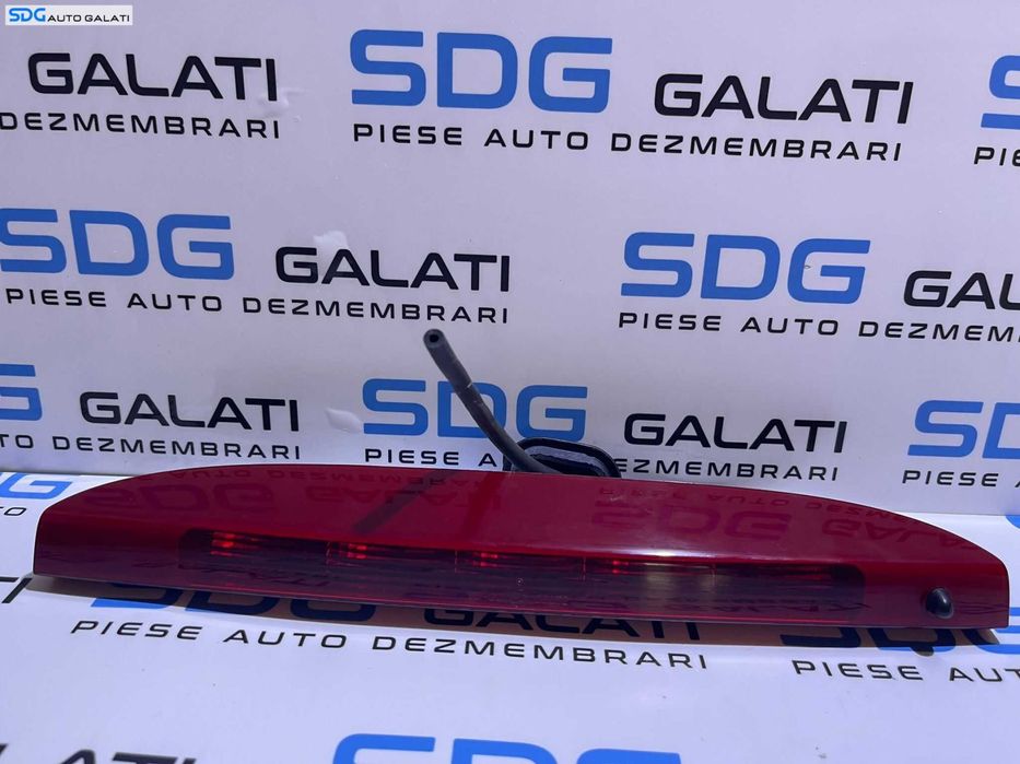 Lampa Tripla Stop Auxiliar Central Luneta Geam Sticla Hayon Haion Portbagaj Renault Clio 3 Break Grandtour 2005 - 2013 Cod 8200618714