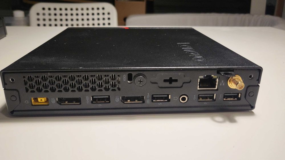 Mini PC Lenovo ThinkCentre M715Q Ryzen 5 2400GE Wi-Fi - Fără RAM/SSD