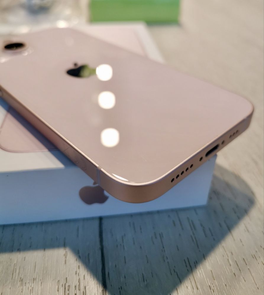 Apple iPhone 13 Pink без забележки