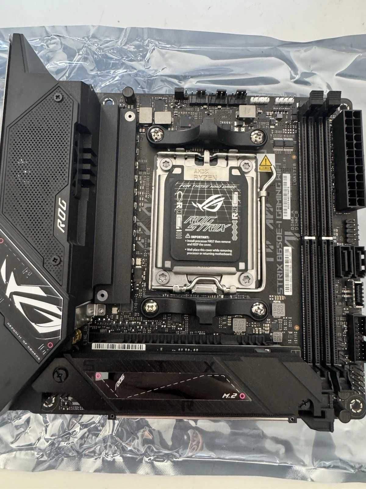 Дънна платка ASUS ROG Strix B650E-I Gaming Wi-Fi AM5 Mini-ITX