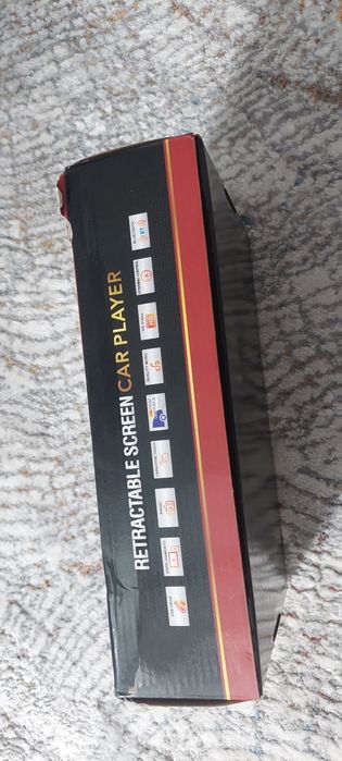 Navigație auto cu ecran retractabil