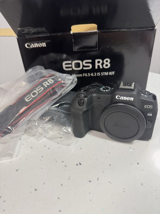 Canon R8 - garantie Altex - 2000 cadre