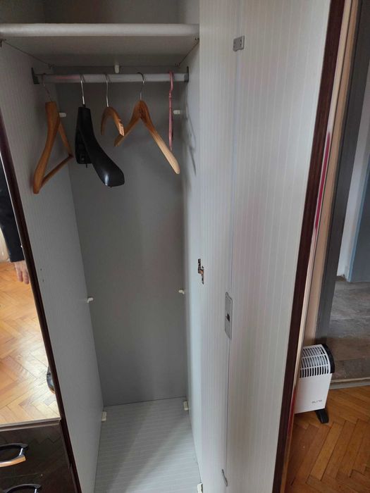 Гардероб Трикрилен Модерен Огледало