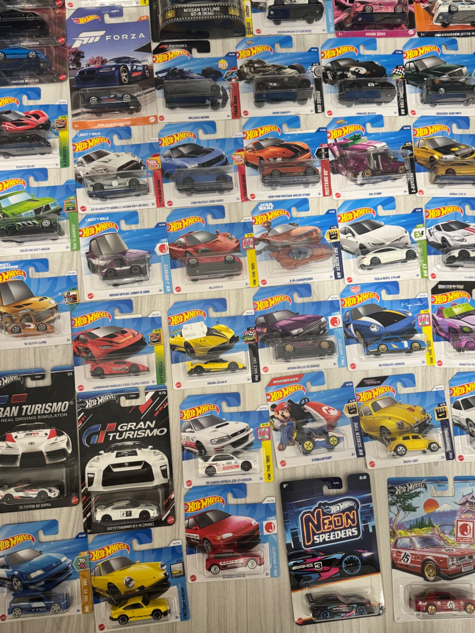 Колекция от hot wheels колички 1:64