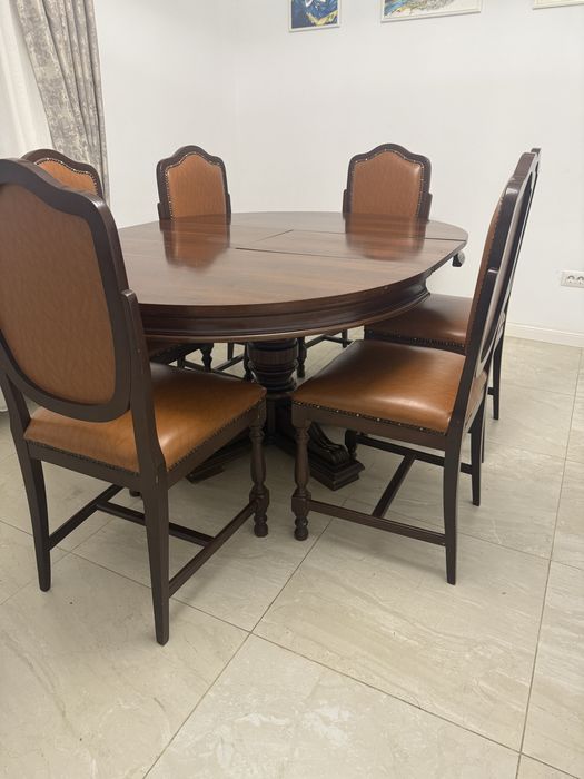 Masă din lemn masiv