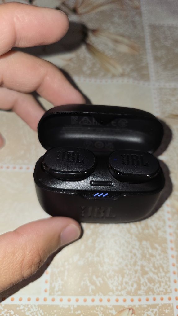 Слушалки JBL TUNE 130NC