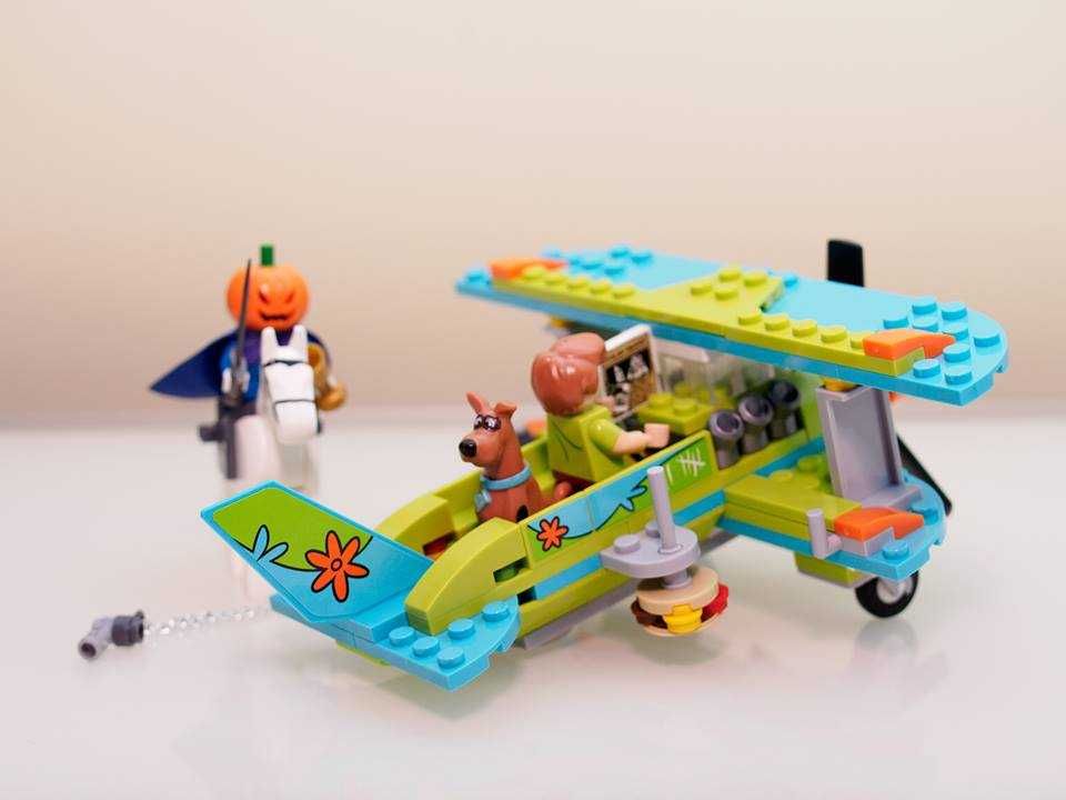 Set tip Lego Scooby-Doo si Avionul Misterelor