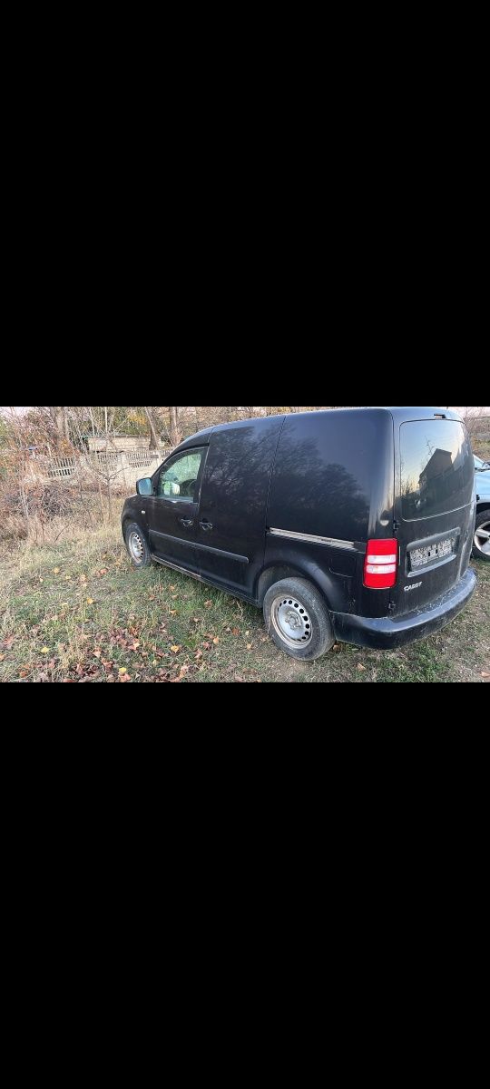 Dezmembrez vw caddy cu 6 usi an 2011 .1.6 tdi cutie automata  . Masina