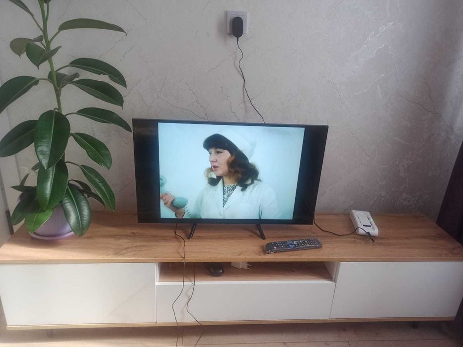 Смарт телевизор диагональ 72 интернет есть в отличном состоянии