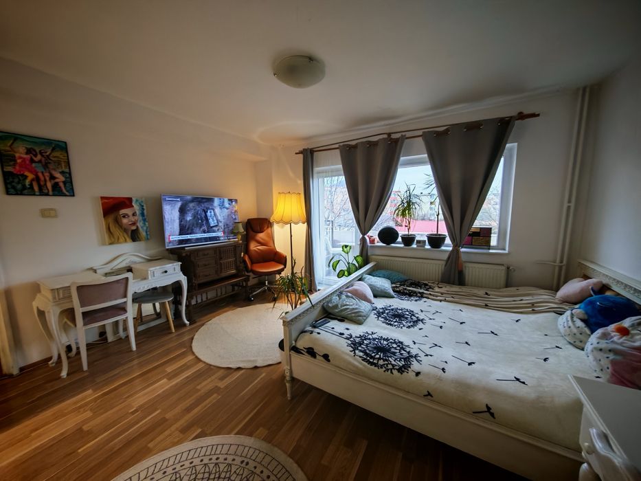 Urgent set mobila dormitor pat dulap birou comoda noptiera